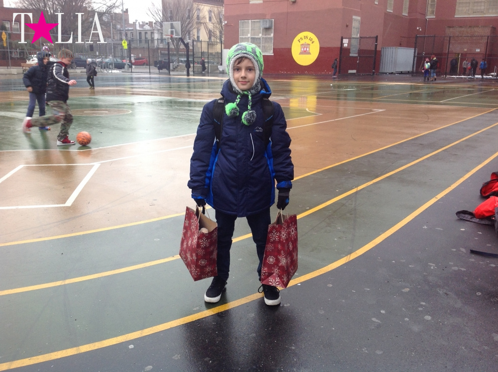 Мы идем в школу поздравлять наших девочек!